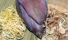 Bắp chuối ngâm hóa chất cả ngày vẫn tươi giòn trắng