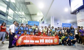 ‘Cả máy bay vỗ tay ầm ầm khi tuyển nữ Việt Nam mang HCV về nhà’