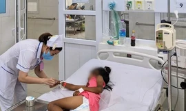 Chạy đua cứu 3 trẻ ngộ độc hạt dầu mè ở Ninh Thuận