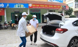 Nhiều đơn vị, tổ chức, cá nhân cùng Trường Đại học Sao Đỏ, Chí Linh ủng hộ phòng, chống dịch COVID-19