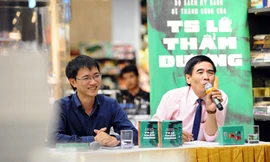 TS Lê Thẩm Dương sẽ phát hành khoảng 70 cuốn sách, có cuốn khổ to bằng nửa chiếc bàn 