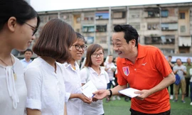 NSND Hoàng Dũng luôn hết mình vì sinh viên