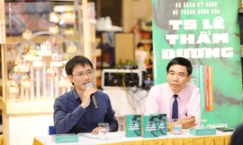 Nhà báo Nguyễn Tuấn Anh và TS Lê Thẩm Dương