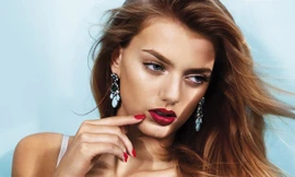 Thiên thần 9X Victoria’s Secret khoe nội y nóng bỏng