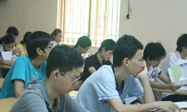 Hà Nội 'nói không' với tại chức, dân lập