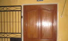 Kẻ cắt chân chị gái sống khép kín