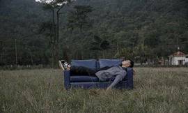 Mỗi lần ngủ nướng, hãy bật "Đừng Gọi Anh Dậy" để Phúc Du xin phép giùm cho bạn!