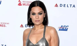 Jessie J công bố đang mang thai con đầu lòng