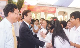 Dạy chữ gắn với dạy người