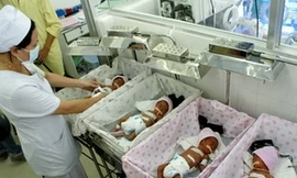 Bệnh viện Từ Dũ đón ca sinh tư bé gái thành công