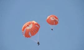 'Hoa dù' nở trên bầu trời Phú Yên