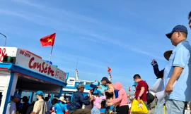 Du lịch biển đảo Nha Trang hút khách dịp Tết