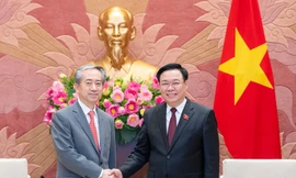 Chủ tịch Quốc hội Vương Đình Huệ tiếp Đại sứ Trung Quốc tại Việt Nam