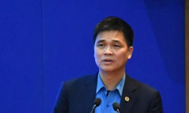 Giai cấp công nhân ngày càng lớn mạnh