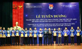 Biểu dương công nhân lao động tiêu biểu là đảng viên