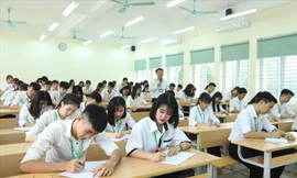 Chính phủ 'chốt' điều chỉnh lộ trình tăng học phí đại học