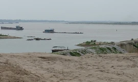 Hà Nội: Đề nghị đưa 3 mỏ cát trên sông Hồng ra khỏi quy hoạch