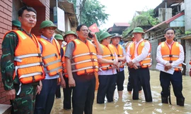 Thủ tướng: Bằng mọi cách tiếp tế lương thực cho người dân, kể cả sử dụng đường hàng không