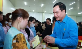 Tổ chức 'Tết sum vầy' chăm lo cho công nhân, người lao động
