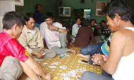 Sòng bài tại gia, hình ảnh quen thuộc ở xóm Tiêu Ảnh: P.V