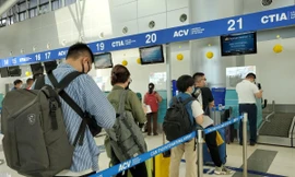 Nối lại đường bay, người dân Cần Thơ 'vỡ oà' sau bao ngày mong mỏi