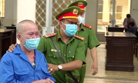 Hiếp dâm bạn của cháu nội, 'yêu râu xanh' lĩnh 15 năm tù