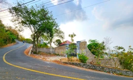 Hàng loạt ‘biệt phủ’ xây không phép trên Núi Sập, chính quyền nói do khuất núi