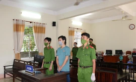 Trèo rào vào khu phong toả thăm người yêu, nam thanh niên lĩnh án tù