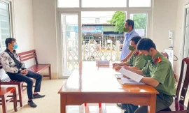 Công an triệu tập thanh niên 'còm dạo' xúc phạm lực lượng chống dịch