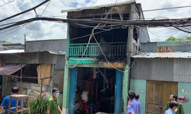 Một gia đình bị kẻ gian khoá cửa ngoài, phóng hoả lúc rạng sáng 