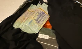 Thu gom xe hành lý, nhân viên sân bay Cần Thơ phát hiện 1 tỷ đồng