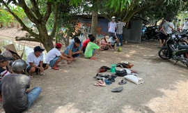 Hàng chục con bạc bỏ chạy tán loạn khi công an bất ngờ đột kích