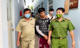 Hay tin vợ có người khác, chồng ghen tuông rút dao sát hại