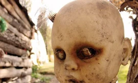 Rùng rợn bước vào đảo búp bê