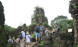 Ông bí thư cứu hai di sản văn hóa thế giới