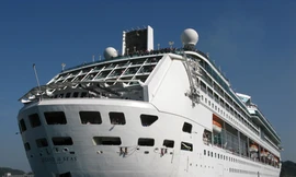 Trung Quốc có vũ khí mới trên Biển Đông đó là tàu du lịch và du khách