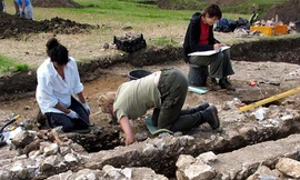 Phát hiện nhà hát La Mã cổ khổng lồ tại Anh