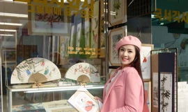 Ngọc Hân váy hồng như công chúa, du ngoạn Hàn Quốc