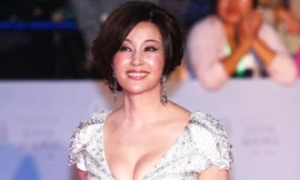 U60 Lưu Hiểu Khánh tự tin khoe vòng một