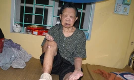 Cụ Vũ Thị Bớt đau khổ vì không thể tự sinh hoạt nay lại bị bỏ đói
