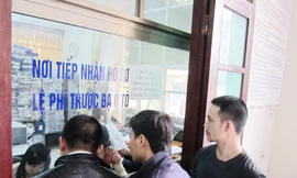 Dân nhộn nhịp sang tên, xe cũ đắt hàng