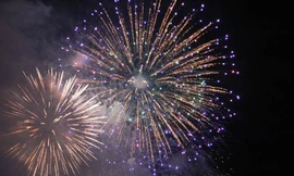 Pháo hoa rực sáng trên trời Điện Biên