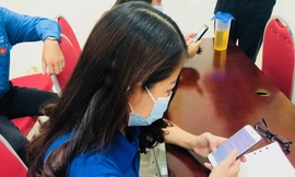 Các bạn trẻ Thủ đô tham gia thi trực tuyến tìm hiểu về Năm Chủ tịch ASEAN 2020 do Thành Đoàn Hà Nội phát động. 