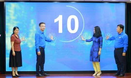 Các đại biểu nhấn nút phát động cuộc thi tương tác trực tuyến “Thanh niên chuẩn - Nói không với định kiến giới”.
