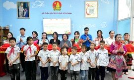 Trao tặng không gian đọc sách cho thiếu nhi tỉnh Điện Biên