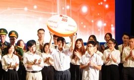 Nữ sinh từng chạy grab lo tiền học thành thủ khoa xuất sắc 