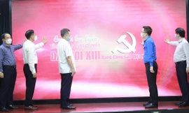Đại diện lãnh đạo các bộ, ban, ngành ấn nút khởi động cuộc thi. 