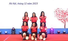 Đông đảo bạn trẻ xếp hàng tham gia hiến máu 