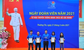 Trao quyết định thành lập 4 chi đoàn mới tại doanh nghiệp ngoài nhà nước. 