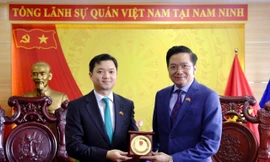 Bí thư Trung ương Đoàn chào xã giao Tổng lãnh sự Việt Nam tại Nam Ninh, Trung Quốc
